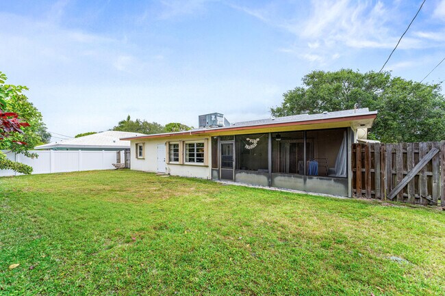 Building Photo - 1270 SW 8th St