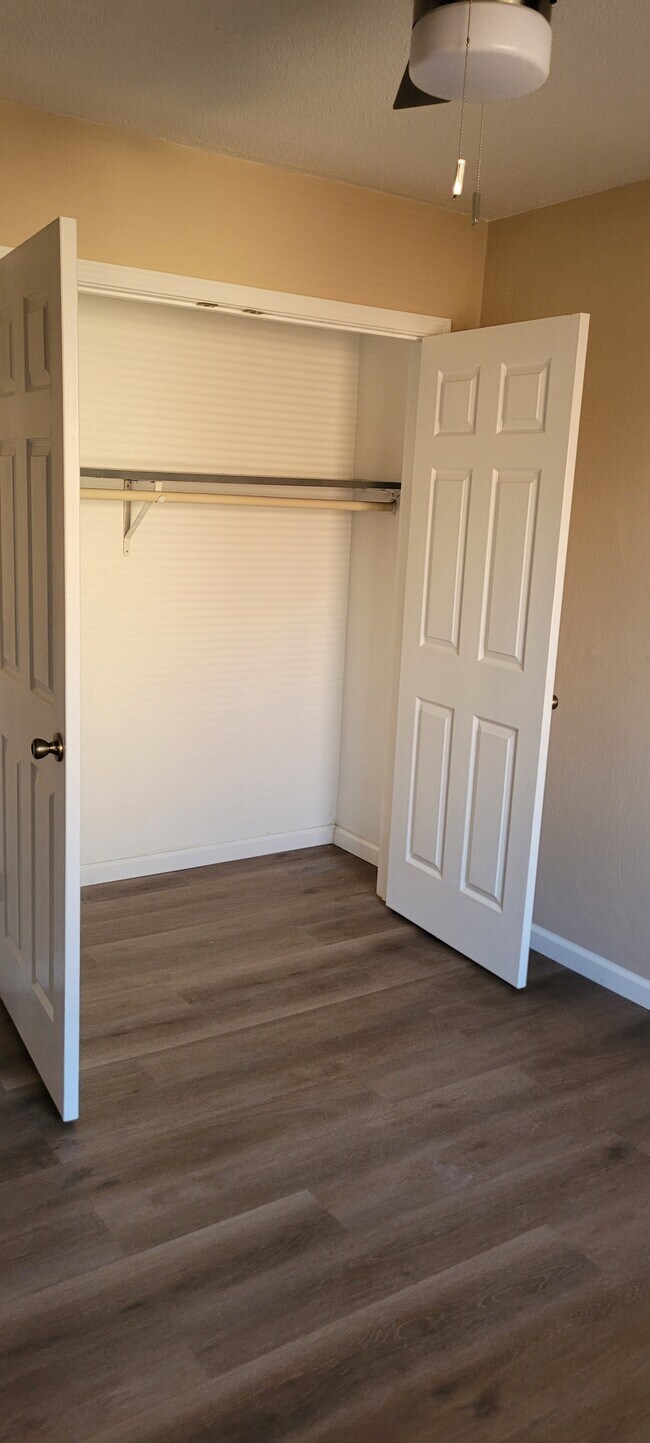 new hardwood door, ceiling fan, 2 closets in master bedroom, new doors - 10001 kodiak Dr