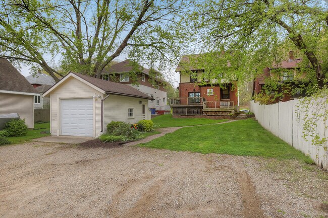 Building Photo - 64 John Ball Park Dr NW