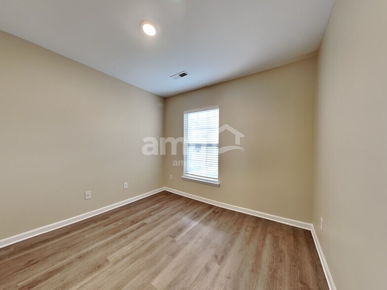 Building Photo - 425 Watershed Dr