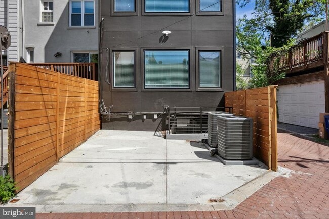 Building Photo - 655 Morton Pl NE