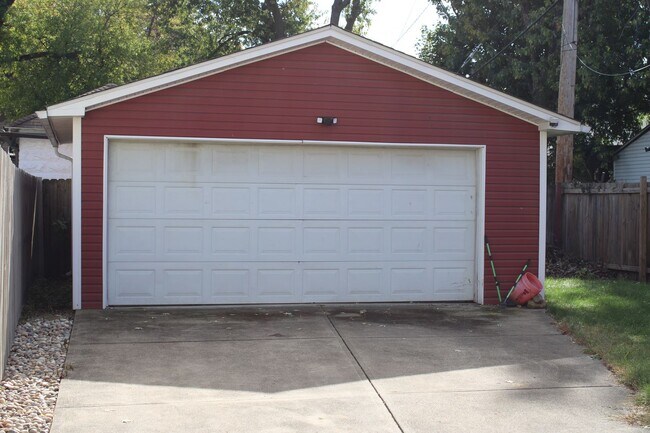 Building Photo - Beautiful 2 Bedroom home with all of the amenities