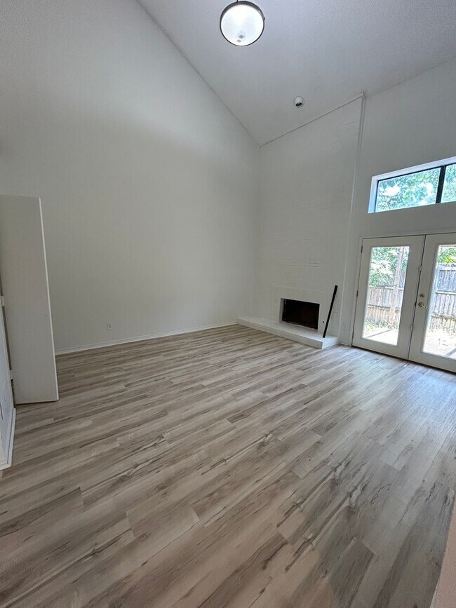 Building Photo - Beautifully crafted Home!