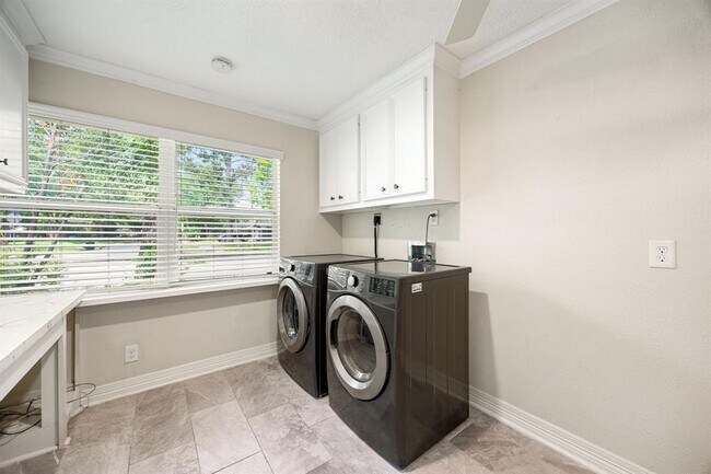 Building Photo - 9762 Tappenbeck Dr