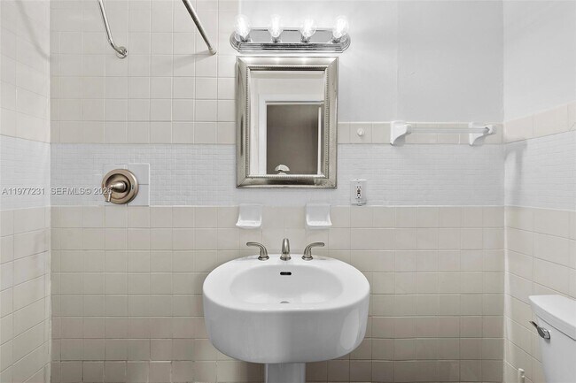 Building Photo - 1211 Pennsylvania Ave