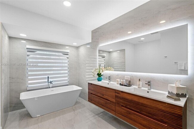Building Photo - 4621 NW 93rd Doral Ct