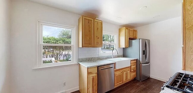 Building Photo - 103 Cherry St