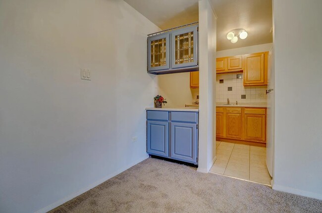 Building Photo - Fully Furnished ! Apartment in the Heart o...