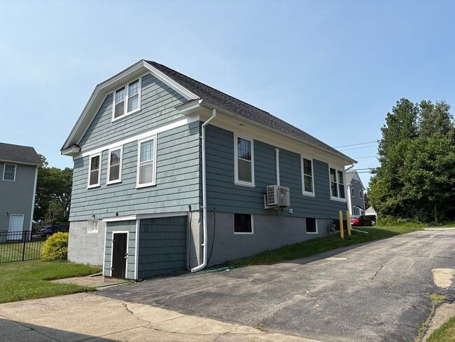 Building Photo - 202 Lincoln St