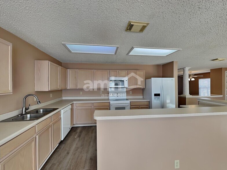 Building Photo - 769 Willow Crossing