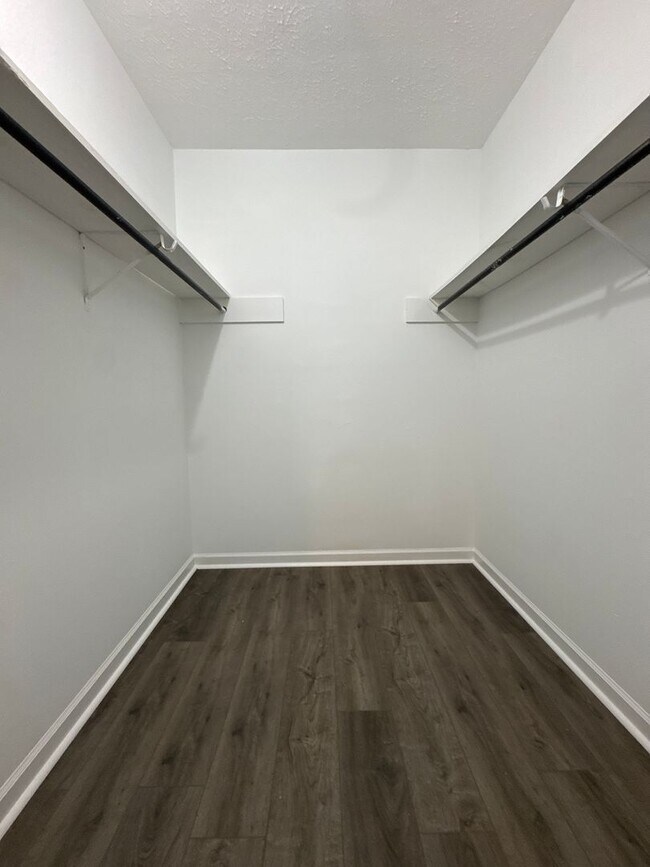 Building Photo - Updated 3BR Home Near Percy Priest & Airport – Fenced Yard & Easy Commute