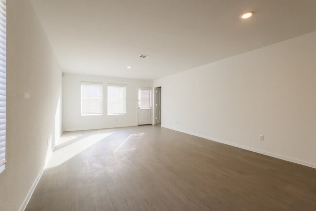 Building Photo - 609 Craven St