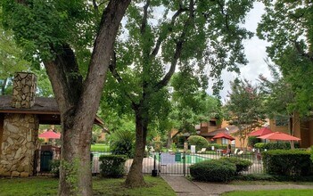Building Photo - Beautiful 2 bed/2 bath townhome in the gat...