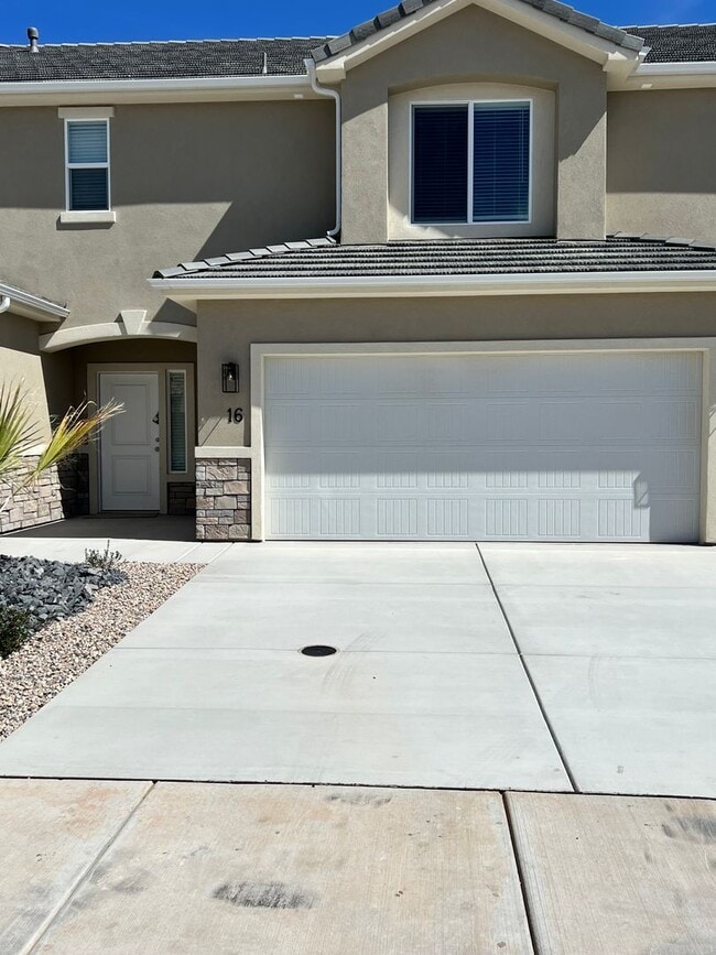 Building Photo - 1042 S 1450 E