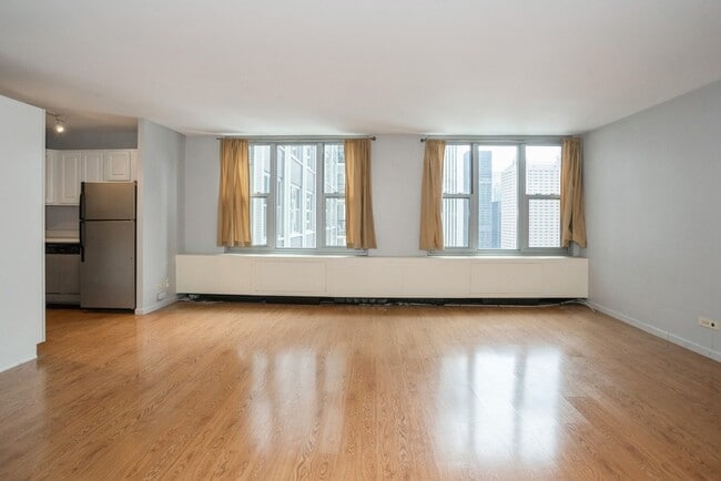 Building Photo - 400 E Randolph St