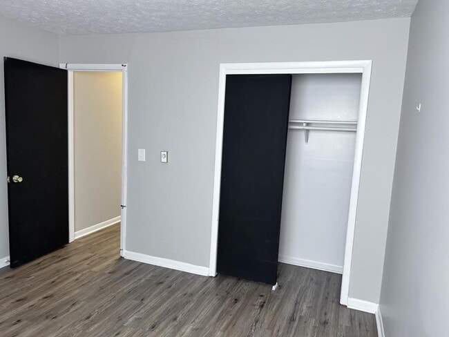 Building Photo - 947 W McKay Rd