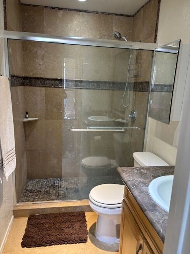 Building Photo - Two bedroom condo