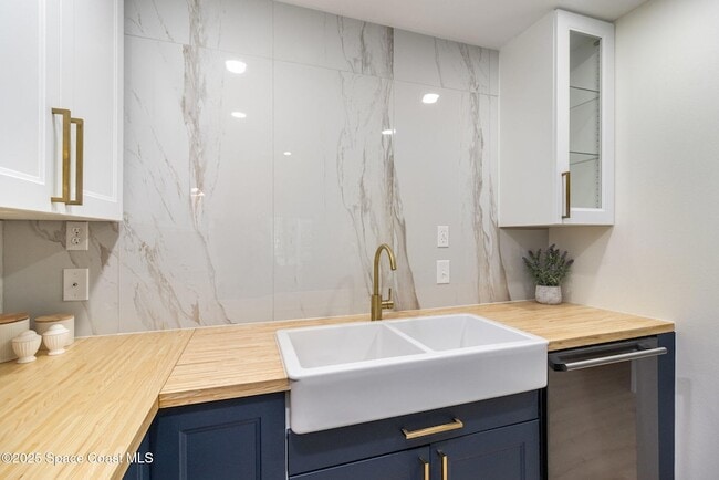 Building Photo - 165 Casseekee Trail