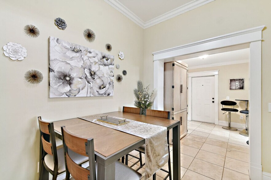 Building Photo - 607 S Orleans Ave