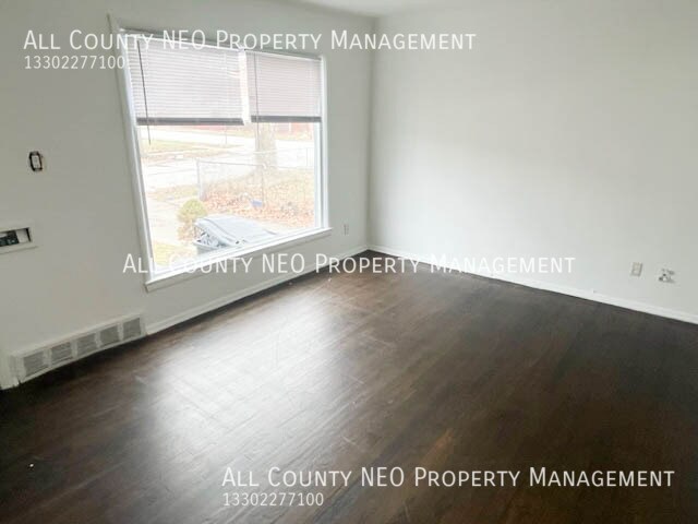 Building Photo - 3862 E 112th St