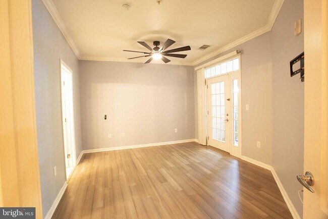 Building Photo - 350 W Elm St