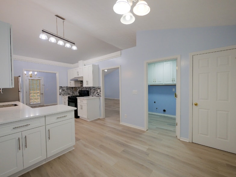 Building Photo - 2218 Willow Crest Cir