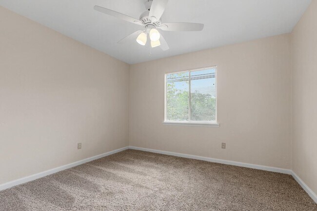 Building Photo - 2188 Claremont Ln