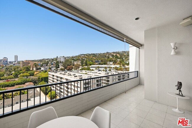 Building Photo - 1100 Alta Loma Rd