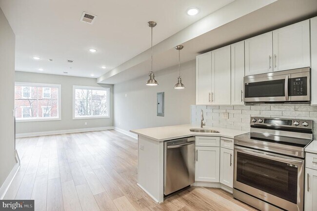 Building Photo - 2216 Emerald St