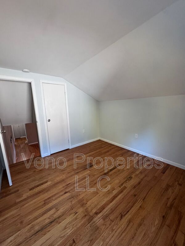 Building Photo - 72 Hathorn Blvd