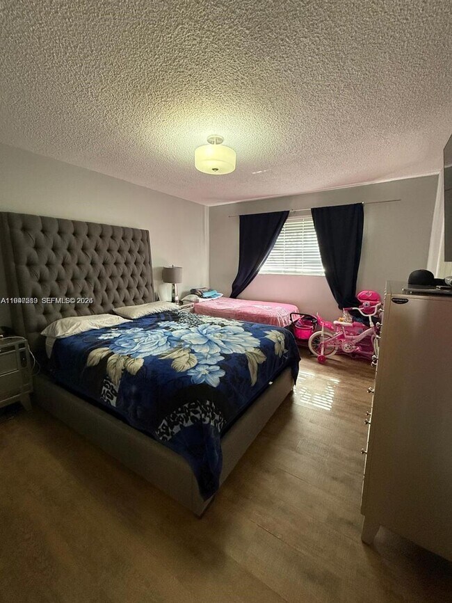 Building Photo - 5290 W 21st Ct