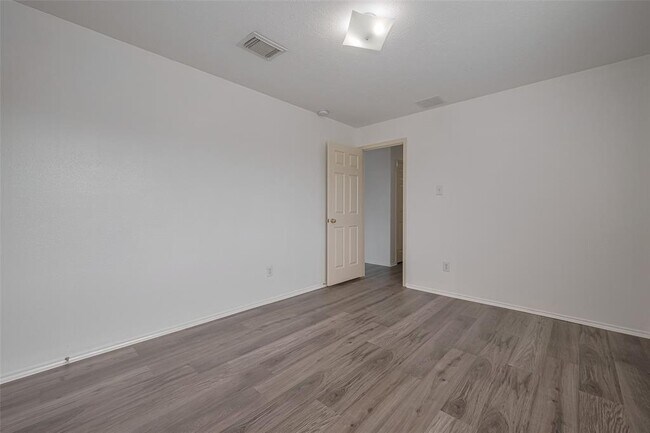 Building Photo - 6814 Shallow River Ct