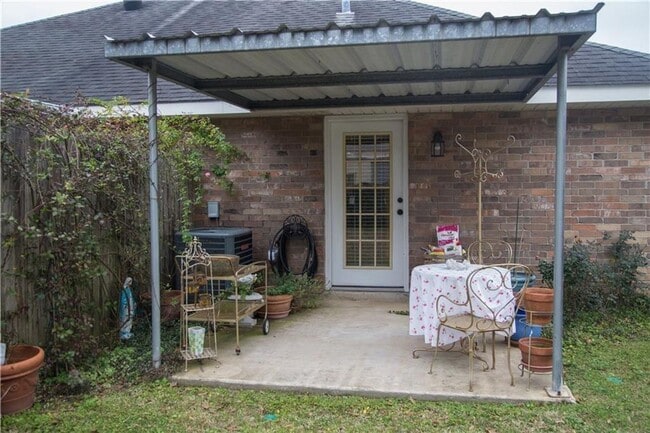 Building Photo - 2 Bedroom 2 bath Duplex for rent