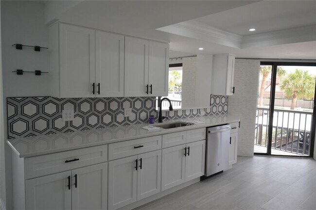 Building Photo - 1651 Sand Key Estates Ct