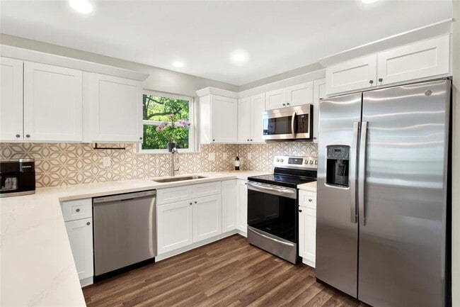 Building Photo - 6334 Park Ave