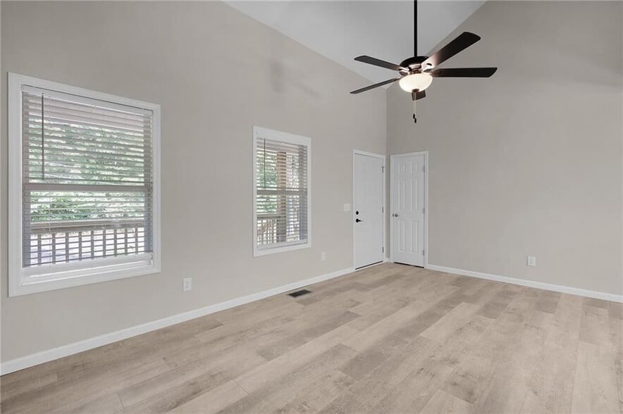 Building Photo - 135 Holly Creek Dr