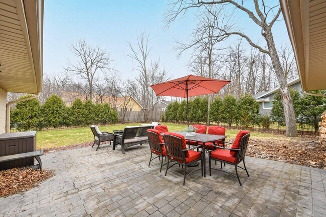 Building Photo - 13060 W Brentwood Dr