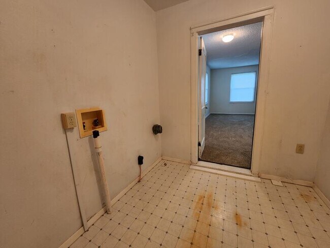 Building Photo - 109 NW Gilliland Rd