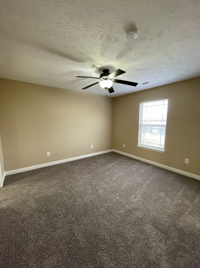 Building Photo - Home Sweet HOME!