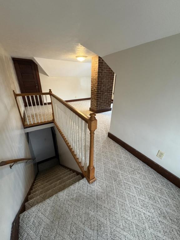 Building Photo - 242 W Summit St