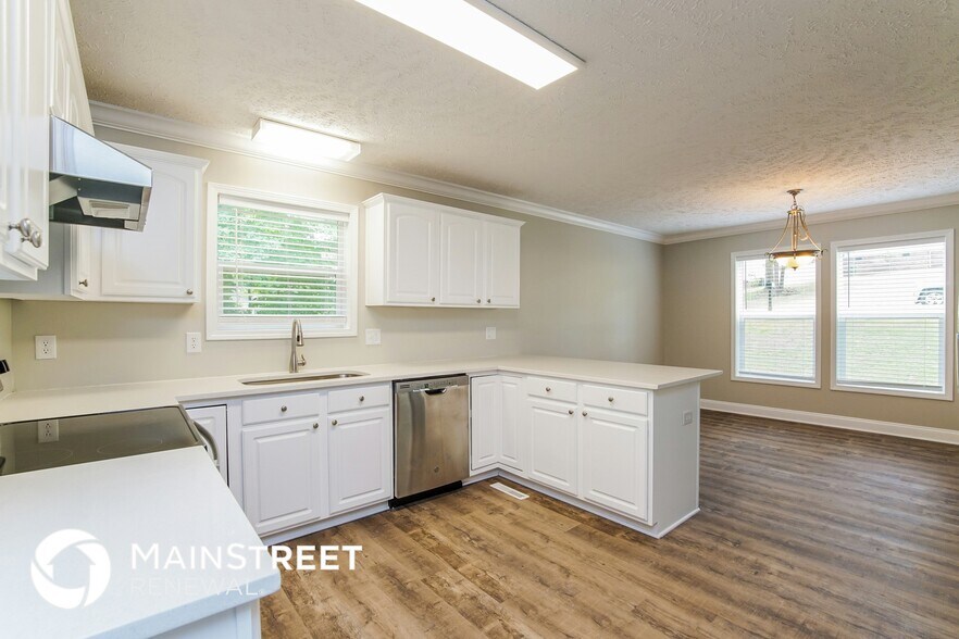 Building Photo - 3004 Brittany Dr