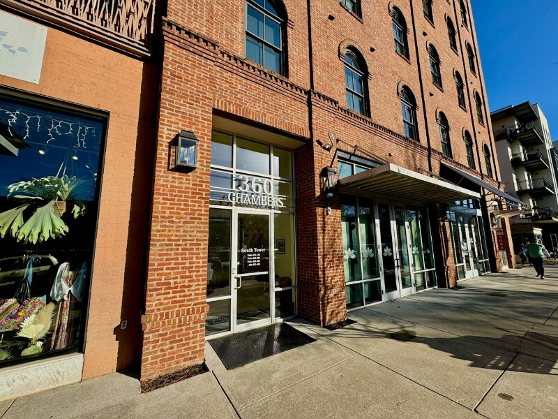 Building Photo - 360 Chambers St