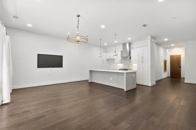 Building Photo - 15875 Spectrum Dr