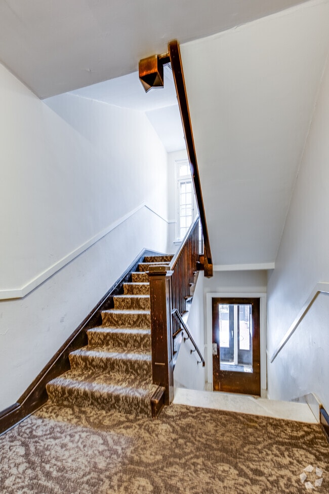 Interior Photo - Lorraine Court