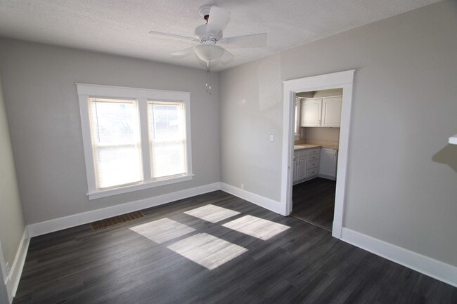Building Photo - Quaint 2 Bed 1 Bath in Franklin