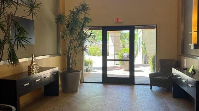 Building Photo - 7291 N Scottsdale Rd