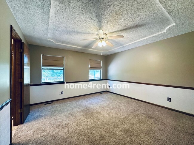 Building Photo - Spacious Liberty Home w/ an Updated Kitche...