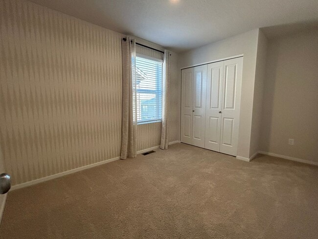 Building Photo - Brand New & Beautiful- 4 bed/2.5 ba + Loft, EV Garage Charging, Quartz Countertops, Fenced Yard!