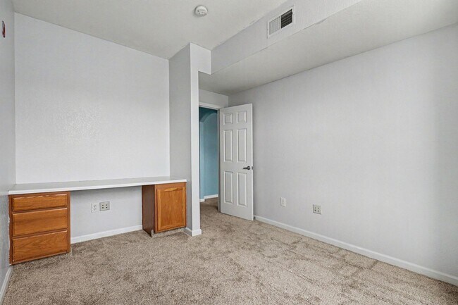 Building Photo - Charming Englewood Condo | 2 Bedrooms, Covered Parking & Community Pool
