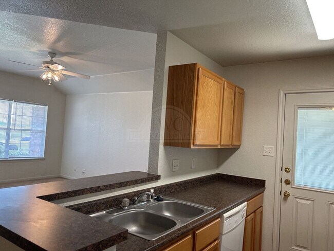Building Photo - 2104 Schorn Dr